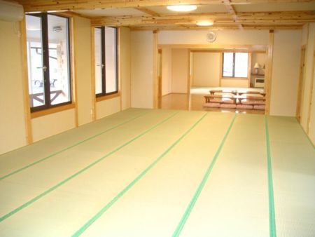 しらさわ荘屋内