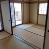 2号棟の2階です。6帖2部屋あります。