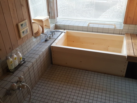 高野槙の木製浴槽。