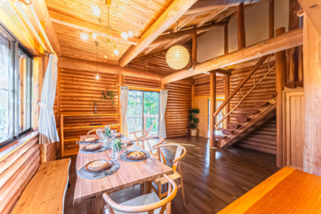 木のぬくもりに包まれた、心安らぐリビング