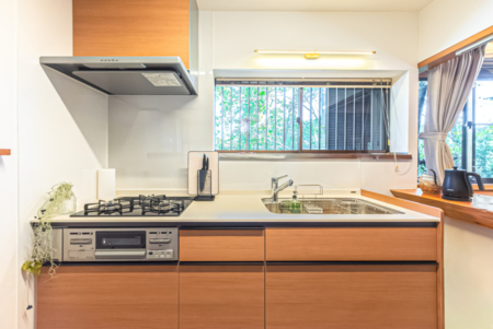 清潔感の溢れるシステムキッチン