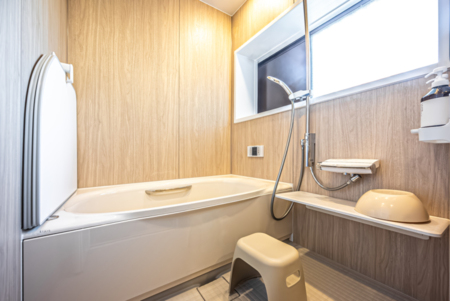 ウッド調のバスルーム