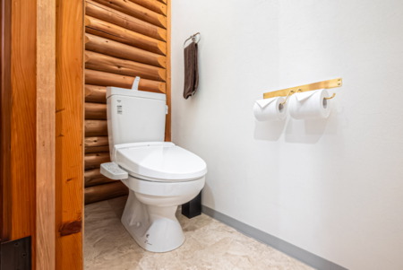 お手洗いは2か所のご用意です