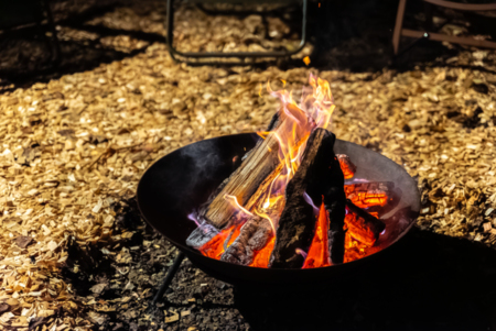 焚火を囲んで語り合える空間