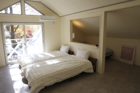 ２階寝室　塗る漆喰